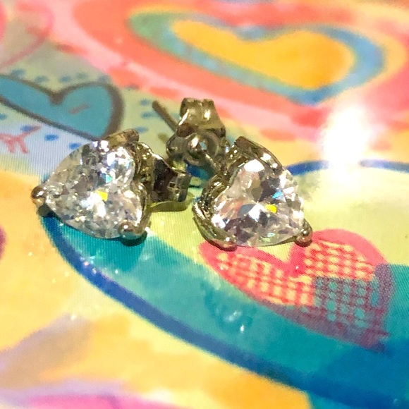 Exquisite .925 Sterling Slvr Heart Moissanite Stud - Picture 3 of 7